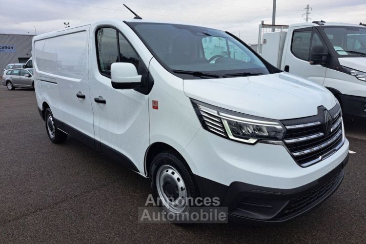 Renault Trafic FOURGON L2H1 3T BLUE DCI 150 GSR2 RED EDITION 3PL NOUVEAU - <small></small> 32.388 € <small>TTC</small> - #1