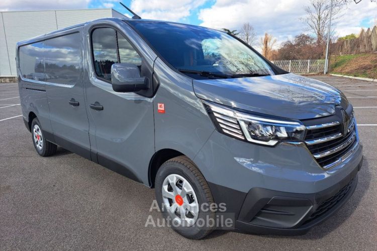 Renault Trafic FOURGON L2H1 3T BLUE DCI 150 GSR2 RED EDITION PLUS - <small></small> 32.388 € <small>TTC</small> - #1