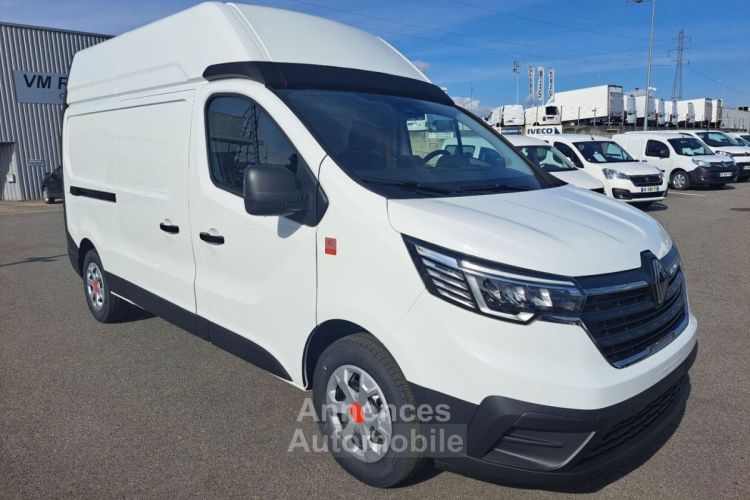 Renault Trafic FOURGON L2H2 3T BLUE DCI 150 GSR2 RED EDITION PLUS - <small></small> 32.388 € <small>TTC</small> - #1