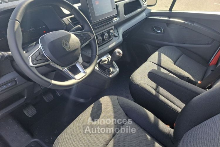 Renault Trafic FOURGON L2H2 3T BLUE DCI 150 GSR2 RED EDITION PLUS - <small></small> 32.388 € <small>TTC</small> - #7