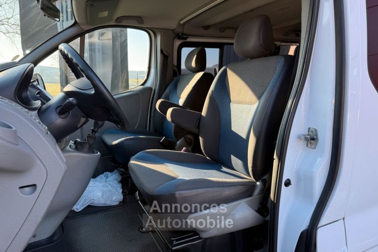 Renault Trafic II Passenger 2.0 DCi 115ch Grand Expression BVM6 8 places 2ème main Français GPS Bluetooth Régulateur Radar de recul Clim AV-AR Vitrage surteinté Pack - <small></small> 18.990 € <small>TTC</small> - #4