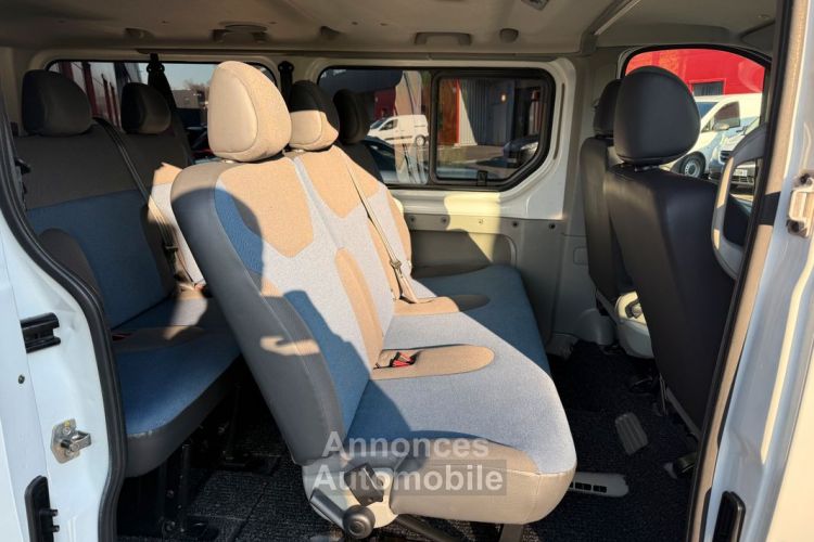 Renault Trafic II Passenger 2.0 DCi 115ch Grand Expression BVM6 8 places 2ème main Français GPS Bluetooth Régulateur Radar de recul Clim AV-AR Vitrage surteinté Pack - <small></small> 18.990 € <small>TTC</small> - #5