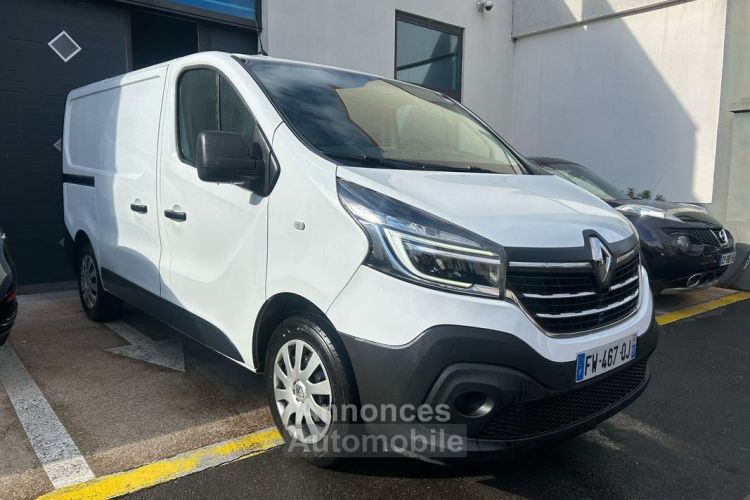 Renault Trafic III FG L1H1 1000 2.0 DCI 120CH Grand Confort E6 Historique d'entretien Garantie 12 mois 1ère main Apple CarPlay Prix TTC TVA récupérable - <small></small> 14.990 € <small>TTC</small> - #1