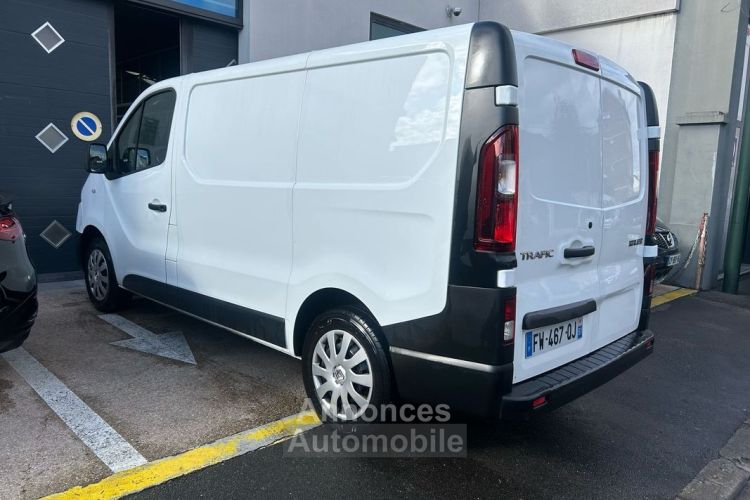 Renault Trafic III FG L1H1 1000 2.0 DCI 120CH Grand Confort E6 Historique d'entretien Garantie 12 mois 1ère main Apple CarPlay Prix TTC TVA récupérable - <small></small> 14.990 € <small>TTC</small> - #4