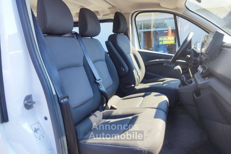 Renault Trafic III L2 2.0 dCi 150ch Energy S&S 9 places 23500€ HT - <small></small> 28.200 € <small>TTC</small> - #7