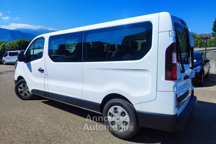 Renault Trafic III L2 2.0 dCi 150ch Energy S&S 9 places 23500€ HT - <small></small> 28.200 € <small>TTC</small> - #10