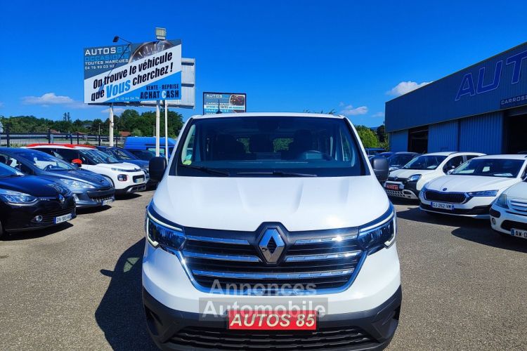 Renault Trafic III L2 2.0 dCi 150ch Energy S&S 9 places 23500€ HT - <small></small> 28.200 € <small>TTC</small> - #12