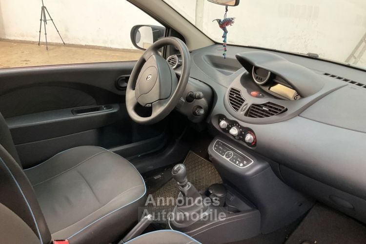 Renault Twingo 1.2 16V 75 CV AUTHENTIQUE / 1E MAIN / REGUL / CLIM / BLEUTOOTH / DISTRI24 / GTIE 12M - <small></small> 5.490 € <small>TTC</small> - #3