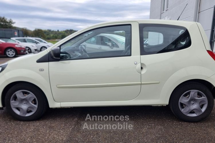 Renault Twingo 1.2 16V 75 CV EXPRESSION / 1E MAIN / CLIM / REGUL / DISTRI 2024 /SUIVI FULL /GTIE 12M - <small></small> 6.490 € <small>TTC</small> - #12