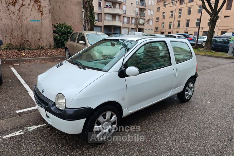 Renault Twingo 1.2 16v 75ch Expression - <small></small> 2.490 € <small>TTC</small> - #1