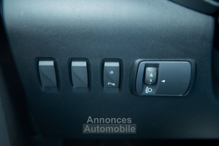 Renault Twingo La Parisienne 0.9 TCe Automaat 90PK - PARKEERSENSOREN - CRUISECONTROL - SPORTZETELS - <small></small> 13.999 € <small>TTC</small> - #27