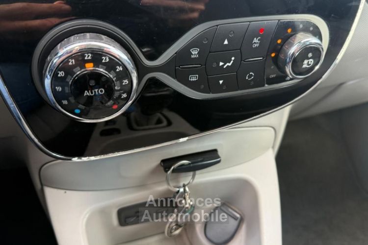 Renault Zoe R240 ZE 90 22KWH LOCATION CHARGE RAPIDE INTENS ENTRETIEN - <small></small> 6.889 € <small>TTC</small> - #19