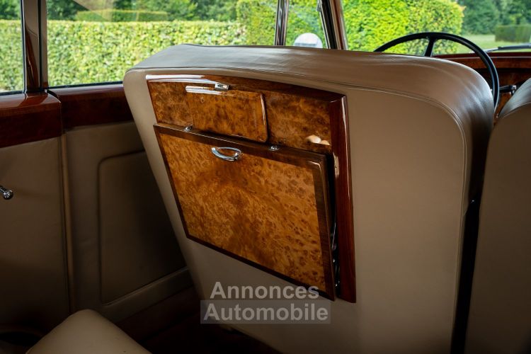 Rolls Royce Silver Cloud S2 Drophead by H J Mulliner - 1 of 107ex - <small></small> 218.900 € <small>TTC</small> - #27