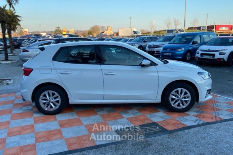 Skoda Fabia 1.0 TSI 95 AMBITION Ecran 8 JA 15 - <small></small> 17.750 € <small>TTC</small> - #4