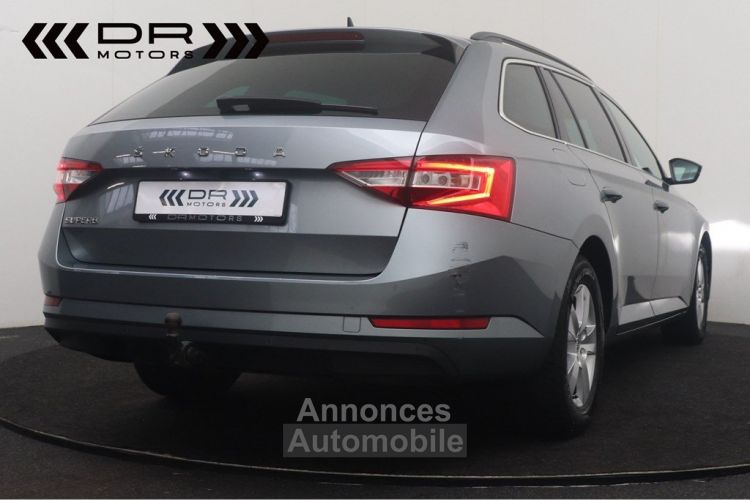 Skoda Superb COMBI 1.6CRTDI DSG7 FACELIFT AMBITION - NAVI APPLE CARPLAY/ANDROID LED LEDER - <small></small> 18.995 € <small>TTC</small> - #2