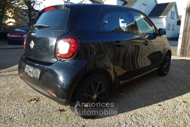 Smart Forfour 1.0i Passion CRUISE-MEDIA-TOMTOM-AIRCO-15-LED - <small></small> 7.990 € <small>TTC</small> - #4
