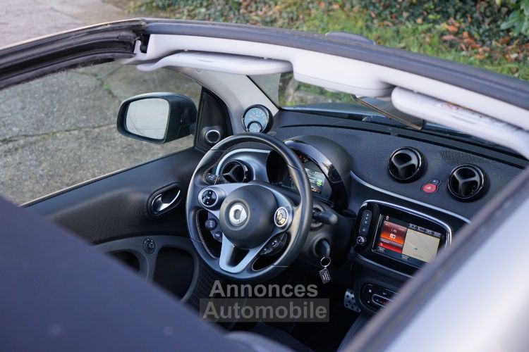 Smart Fortwo Cabriolet BRABUS 109 Ch Twinamic - 1ère Main Française - 488 €/mois - Garantie 12 Mois - <small></small> 23.900 € <small>TTC</small> - #17