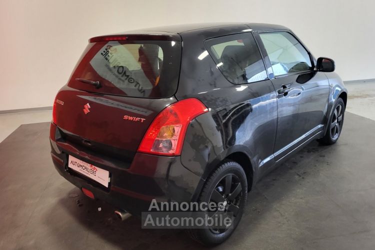 Suzuki Swift III 3 portes 1.3 i 93cv GLX - <small></small> 7.090 € <small>TTC</small> - #7