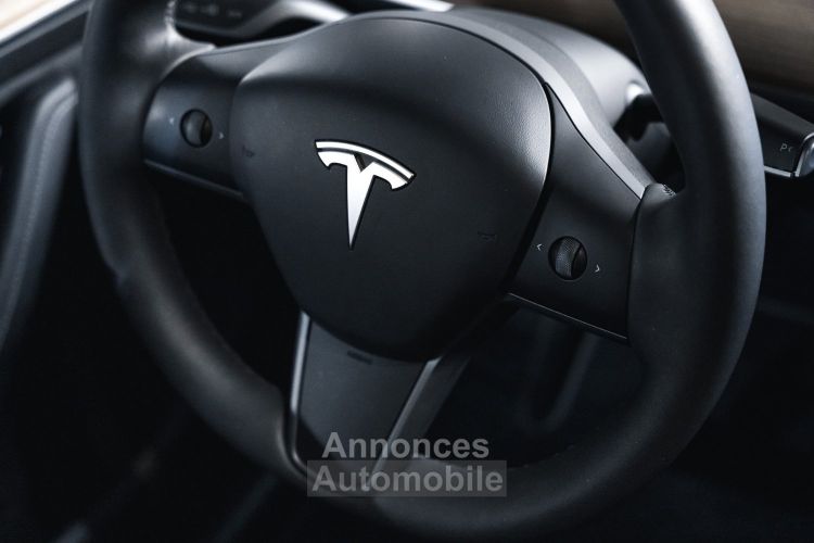 Tesla Model Y 300 Standard RWD 75 KWH - <small>A partir de </small>390 EUR <small>/ mois</small> - #27