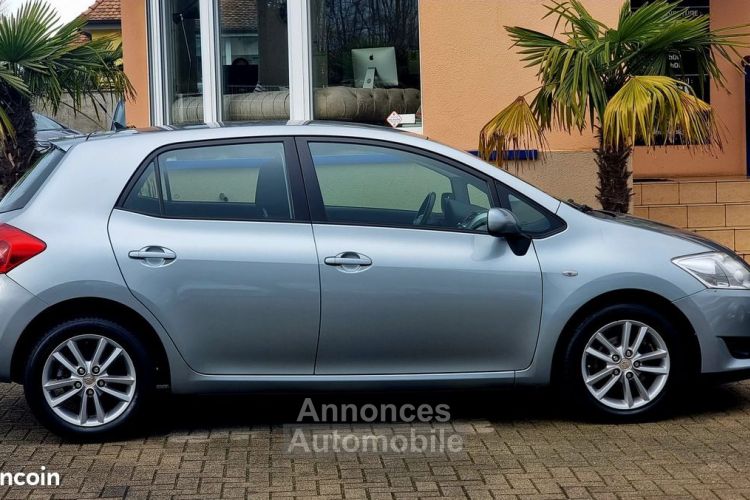 Toyota Auris 2.0 D-4D 126 Cv GARANTI 12 MOIS - <small></small> 4.900 € <small>TTC</small> - #2