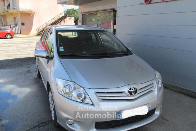 Toyota Auris D4D 126 DYNAMIQUE Gris - <small></small> 9.000 € <small>TTC</small> - #1