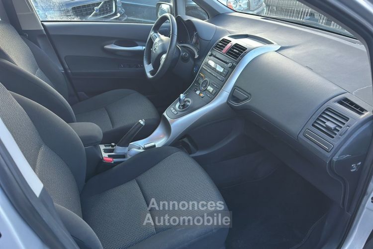 Toyota Auris Hybride 136h dynamique 17 - <small></small> 9.990 € <small>TTC</small> - #6