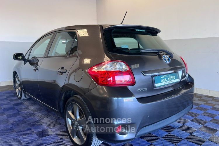 Toyota Auris Hybride 136h Lounge - <small></small> 7.990 € <small>TTC</small> - #2