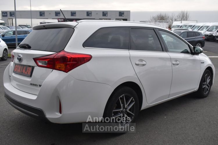 Toyota Auris Touring Sports HSD 136H FEEL! - <small></small> 11.490 € <small>TTC</small> - #2