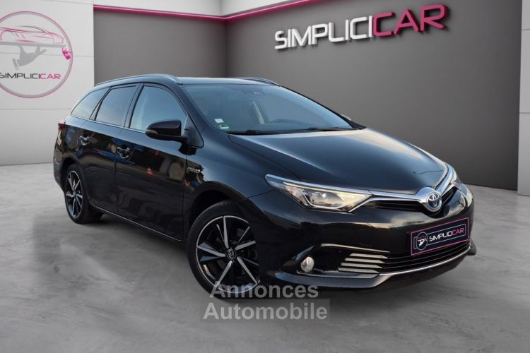 Toyota Auris Touring Sports Hybride 136h Executive / SIEGES CHAUFFANTS / CAMERA RECUL / ATTELAGE AMOVIBLE / GARANTIE 12 MOIS - <small></small> 14.980 € <small>TTC</small> - #1