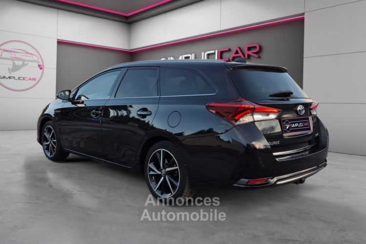 Toyota Auris Touring Sports Hybride 136h Executive / SIEGES CHAUFFANTS / CAMERA RECUL / ATTELAGE AMOVIBLE / GARANTIE 12 MOIS - <small></small> 14.980 € <small>TTC</small> - #3