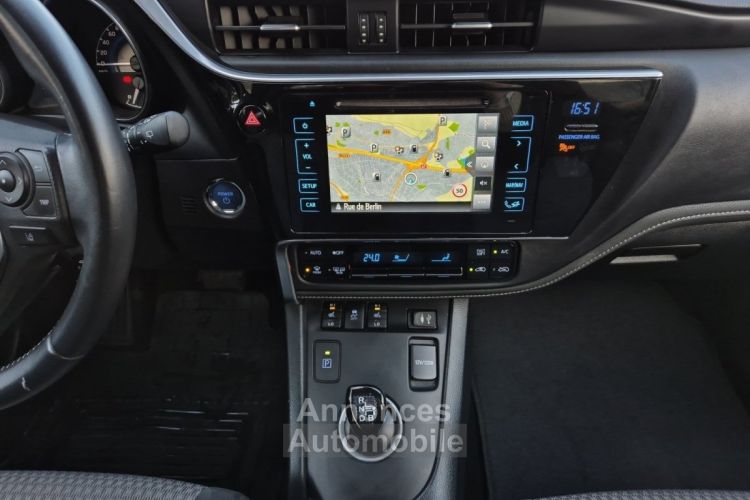 Toyota Auris Touring Sports Hybride 136h Executive / SIEGES CHAUFFANTS / CAMERA RECUL / ATTELAGE AMOVIBLE / GARANTIE 12 MOIS - <small></small> 14.980 € <small>TTC</small> - #15