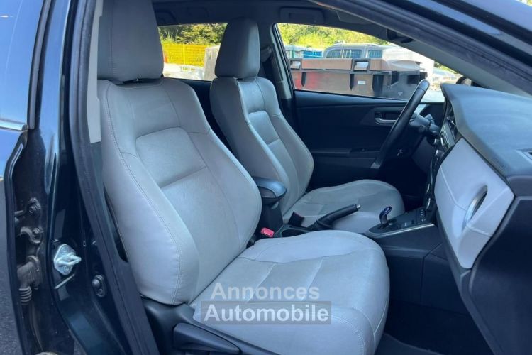 Toyota Auris Touring Sports TOURING-SPORTS 1.8 HSD 136H 100 FULL-HYBRID BUSINESS 15-POUCES BVA - <small></small> 12.490 € <small>TTC</small> - #12