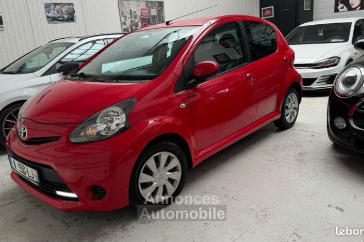 Toyota Aygo 1.0 VVT-| 68CH DYNAMIC 5P CLIM SUIVI Critair 1 - <small></small> 5.399 € <small>TTC</small> - #3