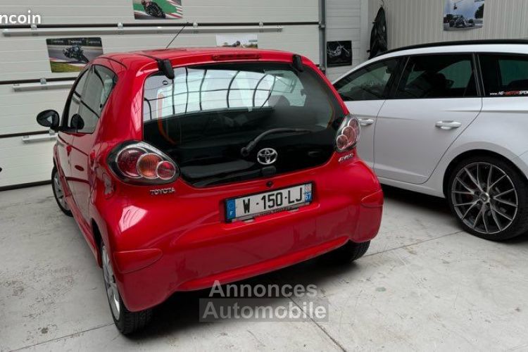 Toyota Aygo 1.0 VVT-| 68CH DYNAMIC 5P CLIM SUIVI Critair 1 - <small></small> 5.399 € <small>TTC</small> - #4