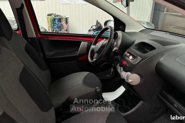 Toyota Aygo 1.0 VVT-| 68CH DYNAMIC 5P CLIM SUIVI Critair 1 - <small></small> 5.399 € <small>TTC</small> - #5