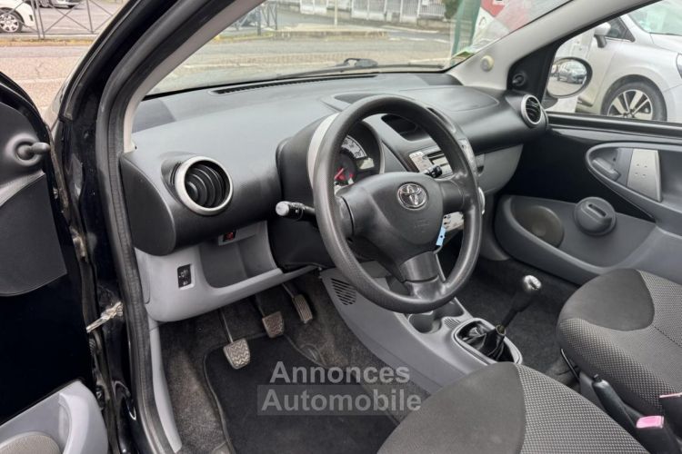 Toyota Aygo 1.0 VVT-i  Confort + Clim - <small></small> 4.990 € <small>TTC</small> - #24