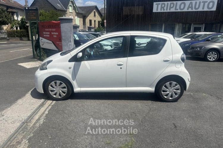 Toyota Aygo 1.0 VVT-i Dynamic + clim - <small></small> 7.990 € <small>TTC</small> - #2