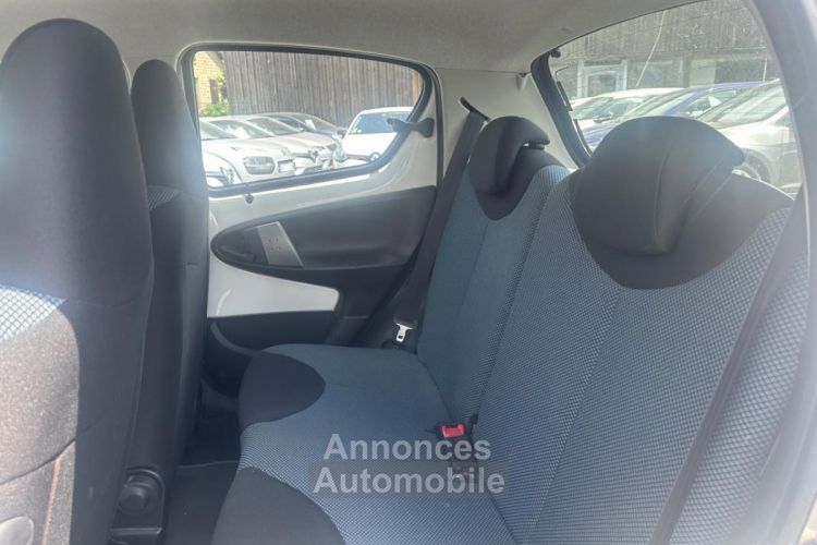 Toyota Aygo 1.0 VVT-i Dynamic + clim - <small></small> 7.990 € <small>TTC</small> - #13