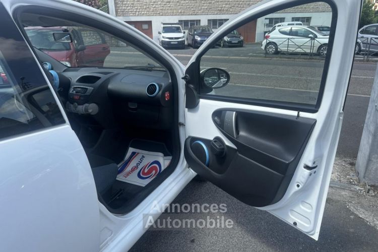 Toyota Aygo 1.0 VVT-i Dynamic + clim - <small></small> 7.990 € <small>TTC</small> - #31