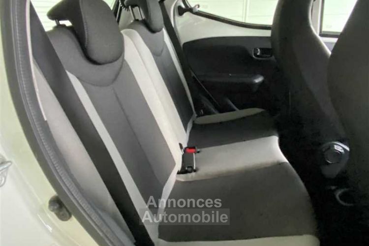 Toyota Aygo 1.0 VVTI X-Play - <small></small> 5.490 € <small>TTC</small> - #5