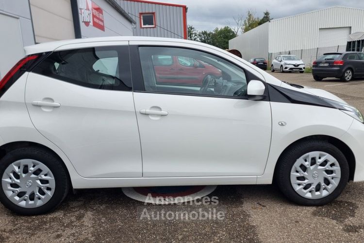 Toyota Aygo X-Play 5P 1.0 VVTI 72 CV / 1E MAIN / SUIVI COMPLET / CAMERA / CLIM / GTIE 12 MOIS - <small></small> 9.490 € <small>TTC</small> - #8