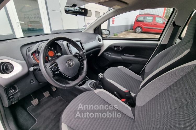 Toyota Aygo X-Play 5P 1.0 VVTI 72 CV / 1E MAIN / SUIVI COMPLET / CAMERA / CLIM / GTIE 12 MOIS - <small></small> 9.490 € <small>TTC</small> - #12