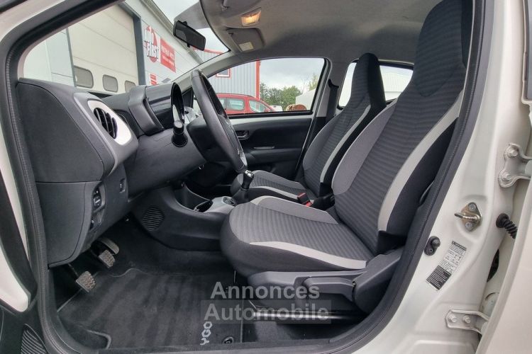 Toyota Aygo X-Play 5P 1.0 VVTI 72 CV / 1E MAIN / SUIVI COMPLET / CAMERA / CLIM / GTIE 12 MOIS - <small></small> 9.490 € <small>TTC</small> - #13