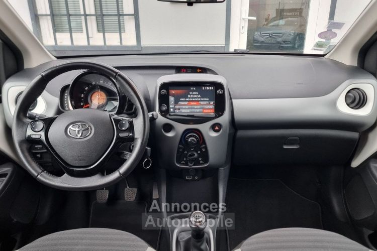 Toyota Aygo X-Play 5P 1.0 VVTI 72 CV / 1E MAIN / SUIVI COMPLET / CAMERA / CLIM / GTIE 12 MOIS - <small></small> 9.490 € <small>TTC</small> - #15