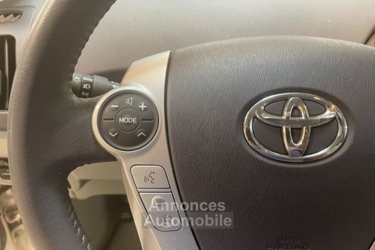 Toyota Prius III Ph 1 1.8 136 ch LOUNGE 15 - <small></small> 14.900 € <small>TTC</small> - #24