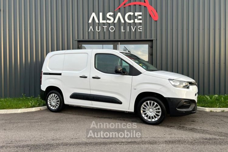 Toyota ProAce CITY 1.5 100 CH Medium Business - 3 PLACES - 16 660HT - <small></small> 19.990 € <small></small> - #1