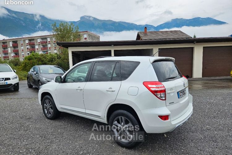 Toyota Rav4 2.2 d-4d 150 4wd limited edition 12-2011 GARANTIE 12 MOIS ATTELAGE TOE CUIR ALCANTARA - <small></small> 14.990 € <small>TTC</small> - #2