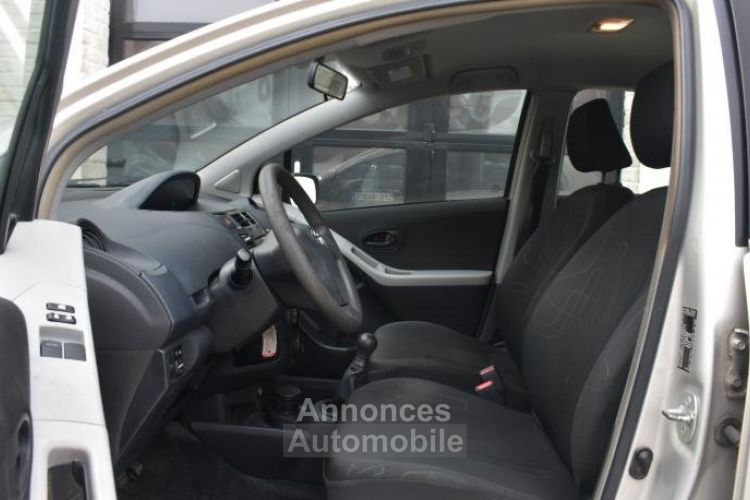 Toyota Yaris 1.0i - <small></small> 4.950 € <small>TTC</small> - #17