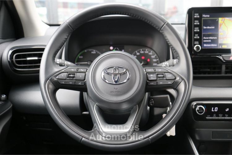 Toyota Yaris Hybrid 116h - BV e-CVT (MY22) IV Dynamic PHASE 1 - <small></small> 18.900 € <small></small> - #18