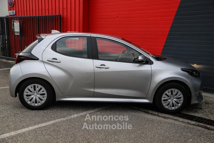 Toyota Yaris Hybrid 116h e-CVT Dynamic Business CAMERA GPS - <small></small> 18.970 € <small></small> - #24